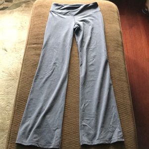 all season UNDER ARMOUR fitted bell bottom pants S